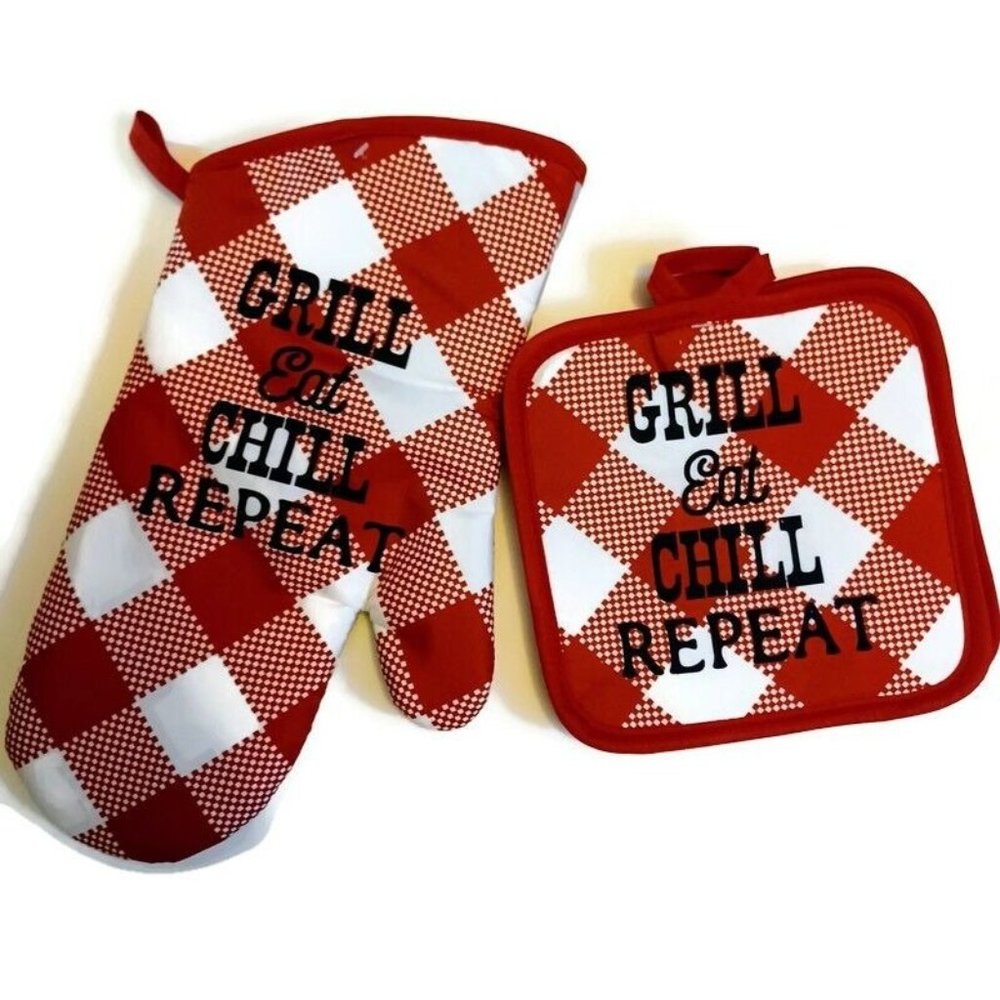 Farmhouse NEW Grill Kitchen Set Red Checker (2) Pot Holders (1 Oven Mitt